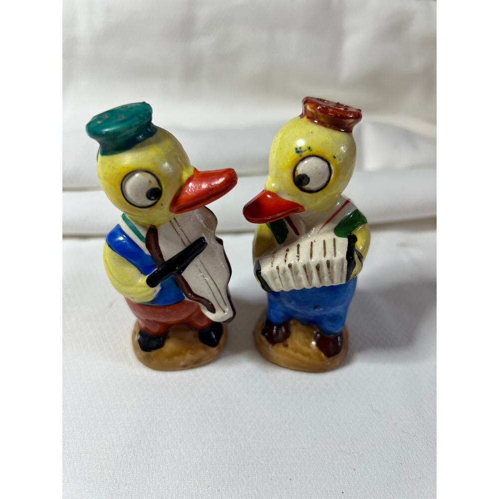 vintage anthropomorphic daffy(?) ducks with music salt pepper Japan hand painted